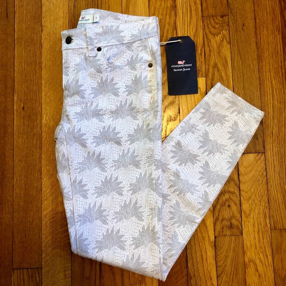 Vineyard Vines White and Grey Denim Jeans